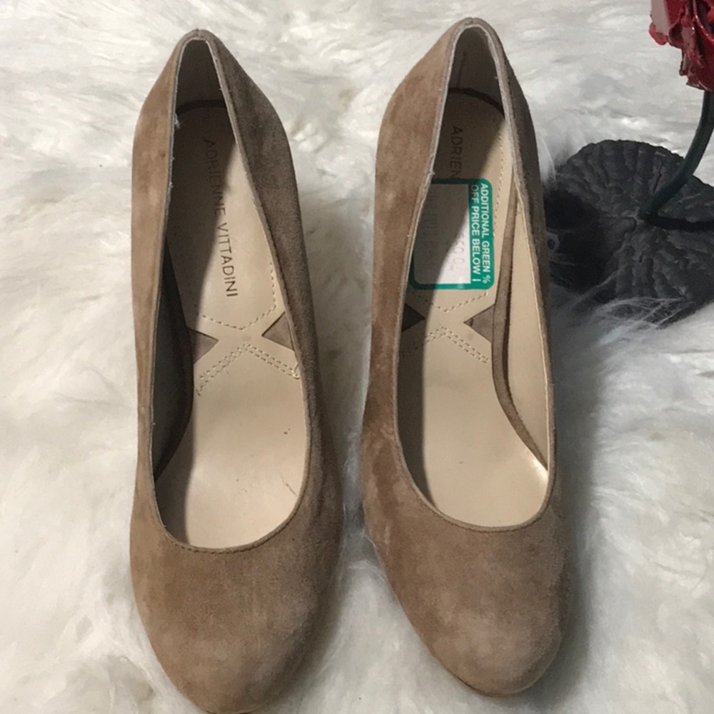 Adrienne Vittadini nude suede high heels platform Size 6 1/2 tan color - Picture 3 of 11